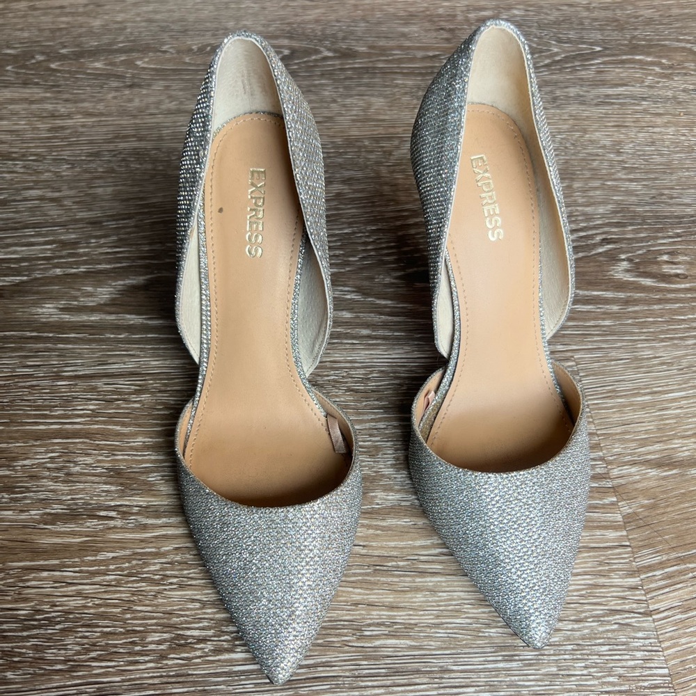 Silver pumps